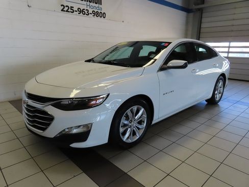 Used 2023 Chevrolet Malibu LT image 2