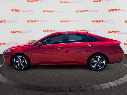 Used 2023 Hyundai Elantra Limited w/ Preferred Accessory Package FWD image 2