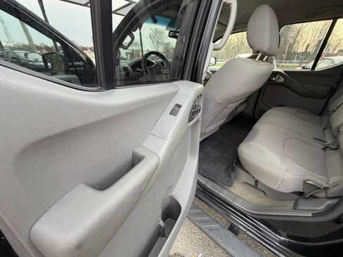 Used 2014 Nissan Frontier SV w/ SV Value Truck Package AWD/4WD image 33
