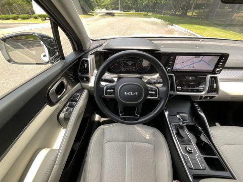 Used 2023 Kia Sorento S w/ Panoramic Sunroof Package FWD image 21