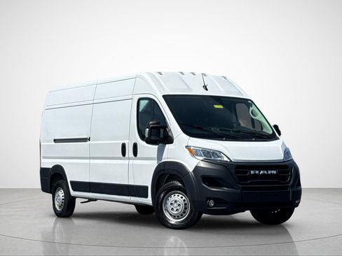 Used 2024 RAM ProMaster 2500 w/ Convenience Group FWD image 2