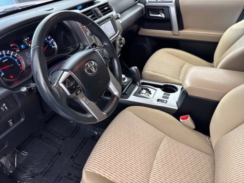 Used 2018 Toyota 4Runner SR5 AWD/4WD image 9