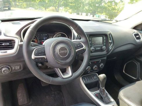 Used 2018 Jeep Compass Latitude FWD image 8