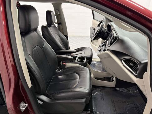 Used 2017 Chrysler Pacifica Touring-L image 15