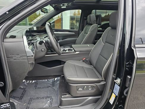 New 2026 Cadillac Escalade ESV Sport w/ Touring Package AWD/4WD image 23