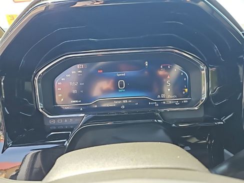 Used 2025 Chevrolet Silverado 2500 ZR2 w/ Technology Package AWD/4WD image 24