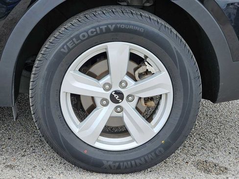 Used 2022 Kia Sorento LX FWD image 14