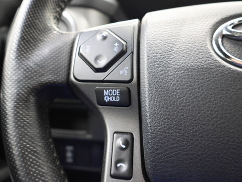 Used 2016 Toyota Tacoma TRD Off-Road image 17