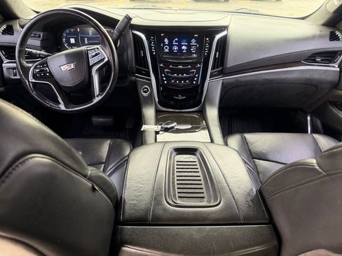 Used 2018 Cadillac Escalade ESV Platinum AWD/4WD image 26