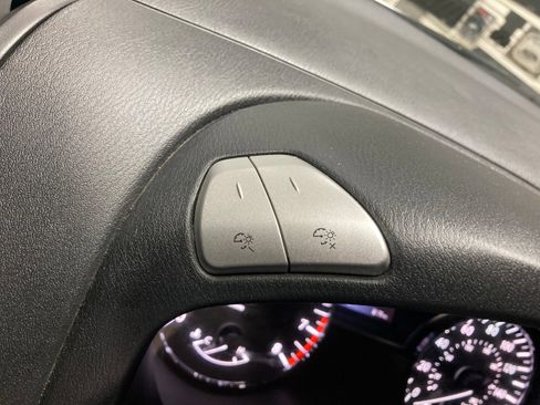 Used 2017 Nissan Pathfinder Platinum image 34