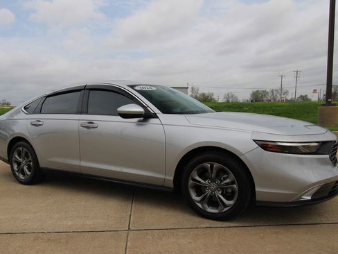 Used 2024 Honda Accord EX image 3