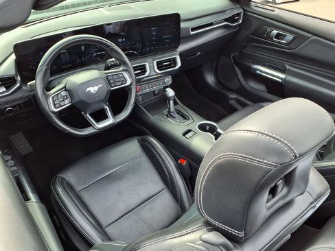 Used 2025 Ford Mustang Premium image 12