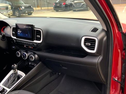 Certified 2025 Hyundai Venue Limited image 18