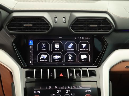 Used 2020 Lamborghini Urus image 19