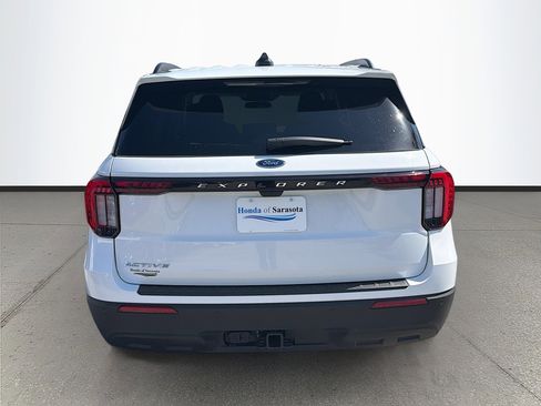 Used 2025 Ford Explorer Active image 5