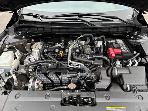 Used 2025 Nissan Altima 2.5 SV FWD image 33