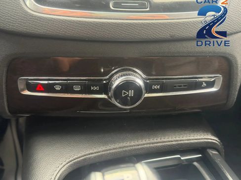 Used 2019 Volvo XC90 T5 Momentum w/ Multimedia Package AWD/4WD image 23