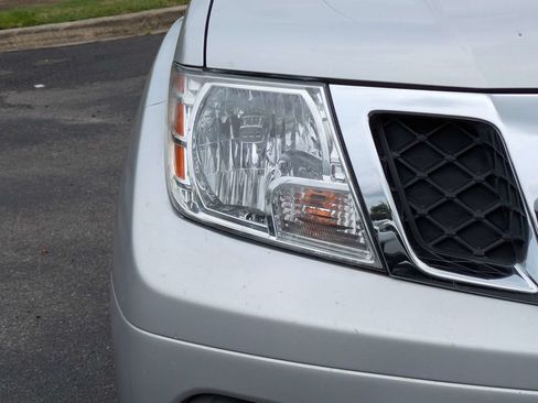 Used 2012 Nissan Frontier SV RWD image 10