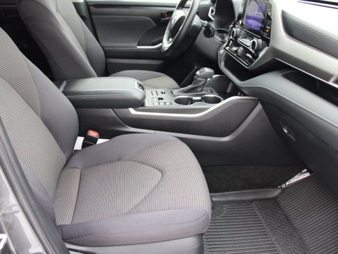Certified 2023 Toyota Highlander LE image 22