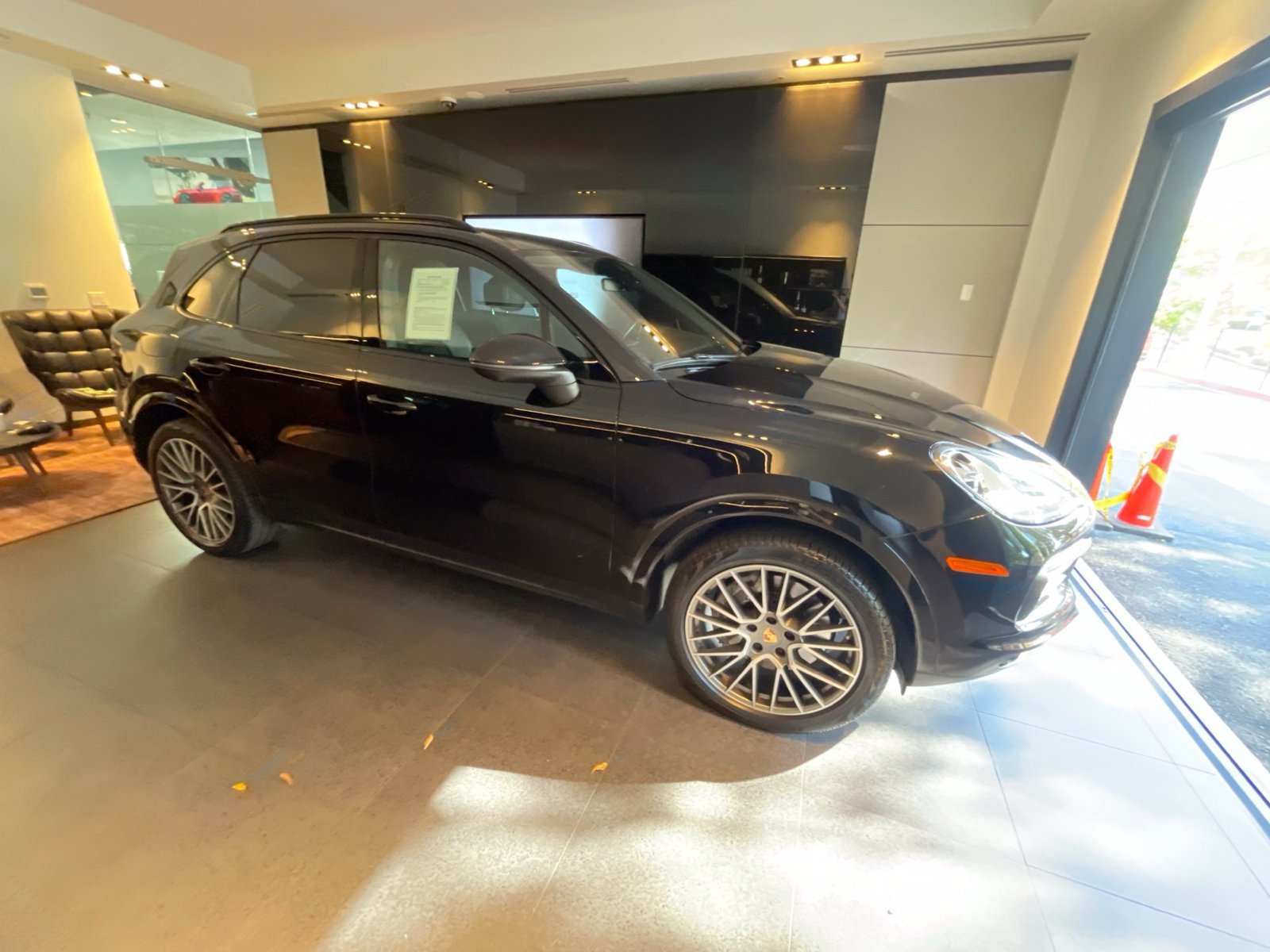 Used 2023 Porsche Cayenne Platinum Edition AWD/4WD image 4