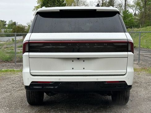 New 2025 Lincoln Navigator Reserve AWD/4WD image 4