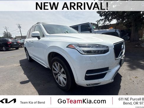 Used 2018 Volvo XC90 T6 Momentum w/ Momentum Plus Package AWD/4WD image 1