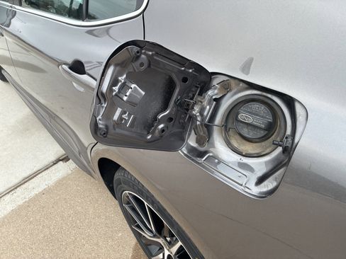 Used 2021 Toyota Camry SE w/ Convenience Package image 11