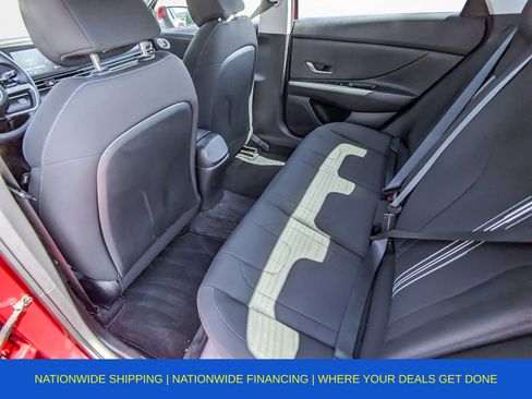 Used 2022 Hyundai Elantra SEL image 18