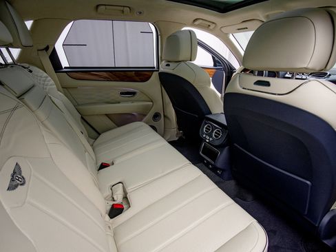 New 2025 Bentley Bentayga AWD/4WD image 23