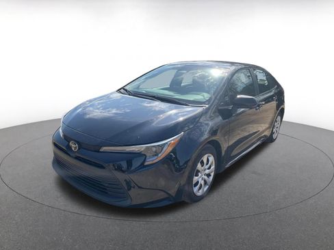 Used 2025 Toyota Corolla LE image 4