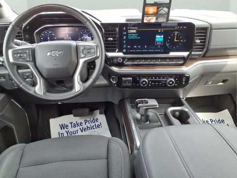Used 2023 Chevrolet Silverado 1500 LT Trail Boss AWD/4WD image 9