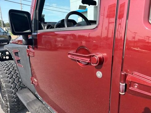 Used 2007 Jeep Wrangler Unlimited Sahara w/ Trailer Tow Group AWD/4WD image 37