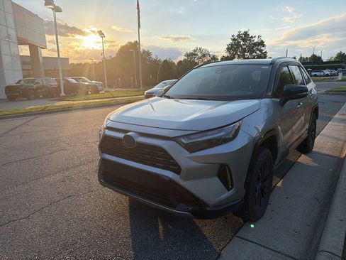 Used 2022 Toyota RAV4 XSE AWD/4WD image 6
