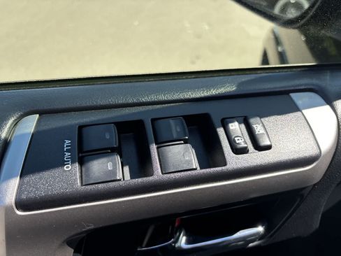 Used 2014 Toyota 4Runner SR5 AWD/4WD image 9