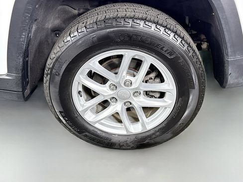 Used 2025 Jeep Grand Cherokee Laredo X AWD/4WD image 33