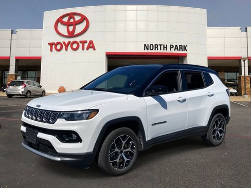 Used 2025 Jeep Compass Limited image 1