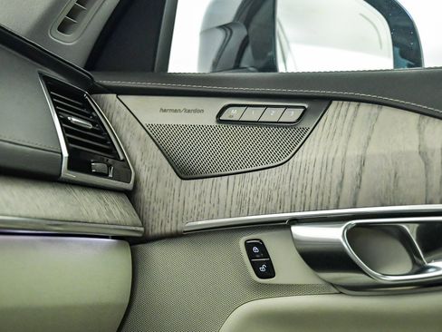 Certified 2023 Volvo XC90 T8 Ultimate image 29