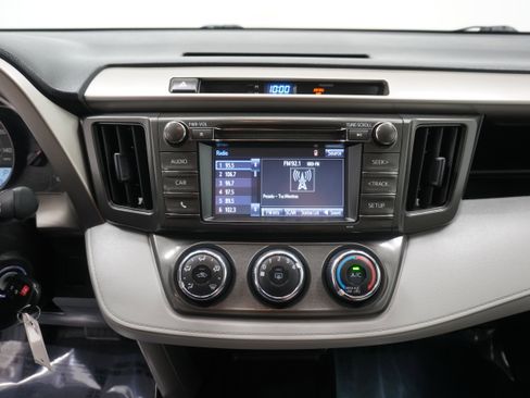 Used 2015 Toyota RAV4 LE image 18