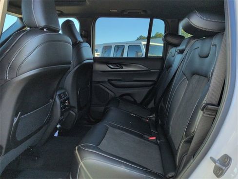 New 2025 Jeep Grand Cherokee Altitude image 12