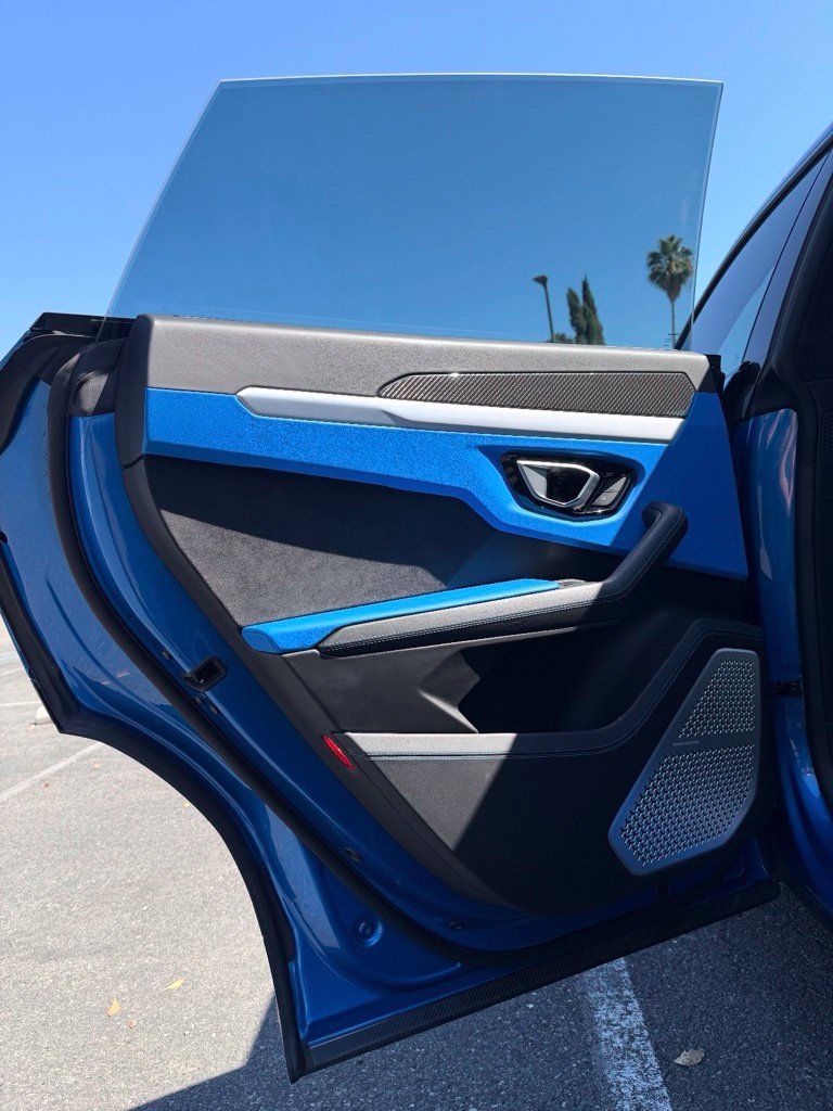 Used 2020 Lamborghini Urus AWD/4WD image 19