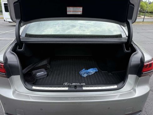 Used 2023 Lexus LS 500 AWD w/ Interior Upgrade Package image 28