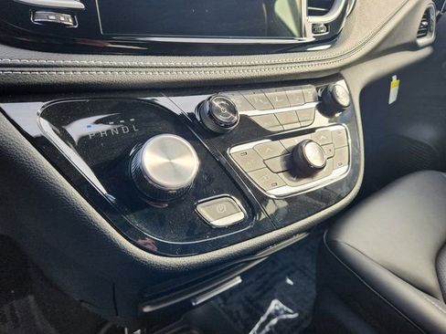 New 2025 Chrysler Pacifica Select w/ Fav Edition Package image 16