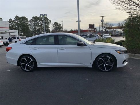 Used 2022 Honda Accord Sport image 9