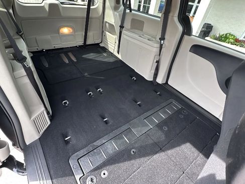 Used 2019 Dodge Grand Caravan SE w/ UConnect Hands-Free Group FWD image 27