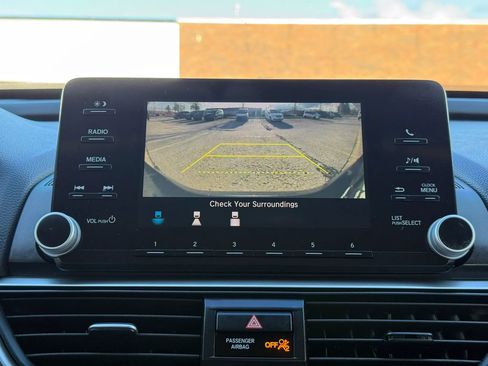 Used 2018 Honda Accord LX image 32