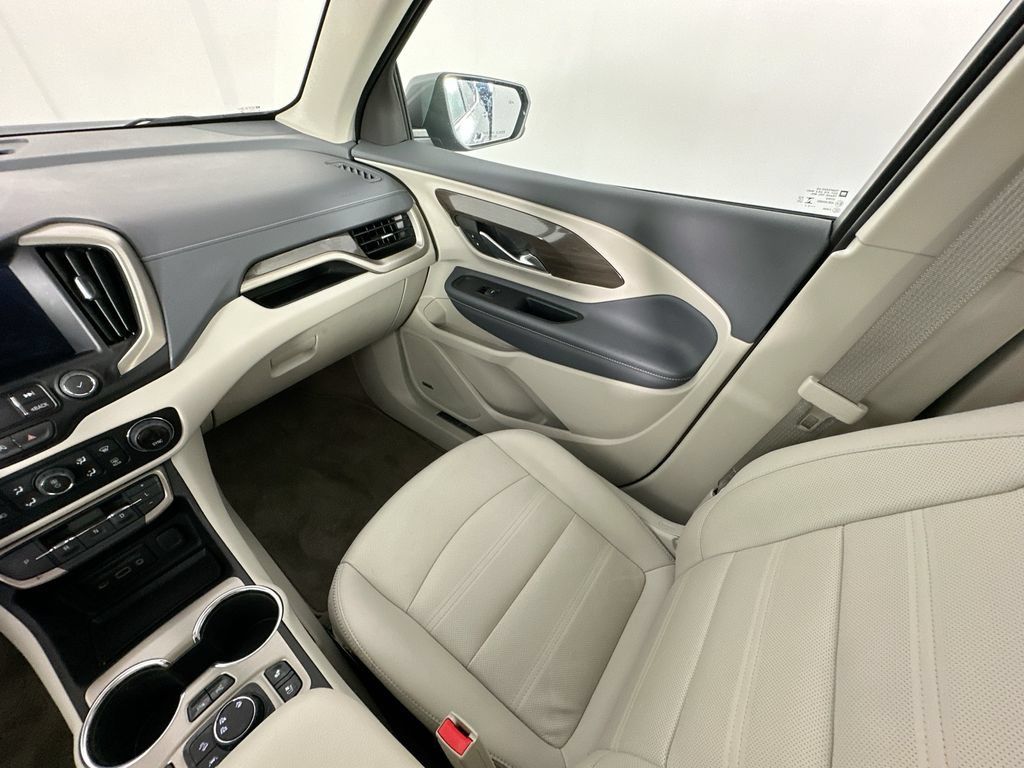 Used 2024 GMC Terrain Denali w/ Denali Premium Package AWD/4WD image 11
