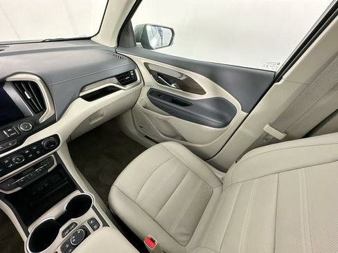 Used 2024 GMC Terrain Denali w/ Denali Premium Package AWD/4WD image 11
