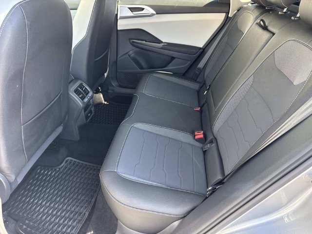 Certified 2025 Volkswagen Taos SE FWD image 27