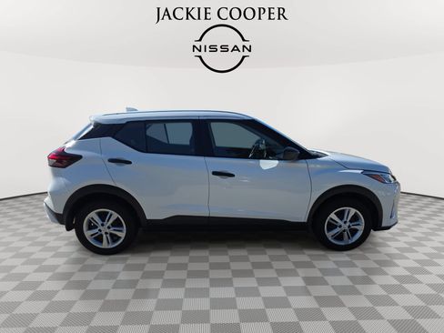 Certified 2025 Nissan Kicks Play S FWD image 4