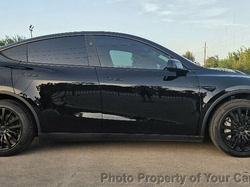 Used 2026 Tesla Model Y Long Range RWD image 8